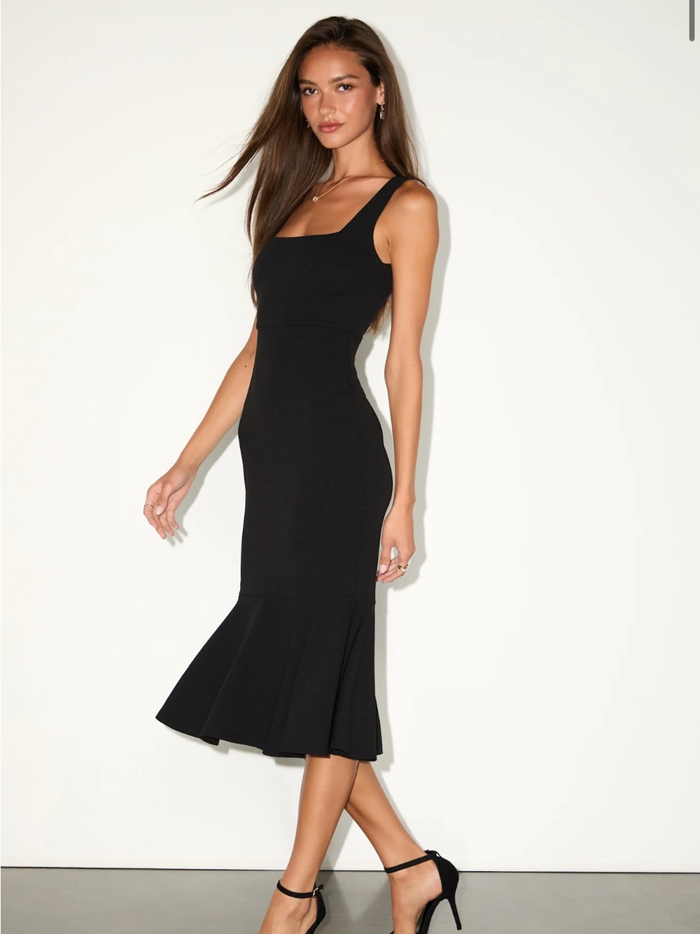 Lulu's Black Sleeveless Midi Mermaid-Hem Dress